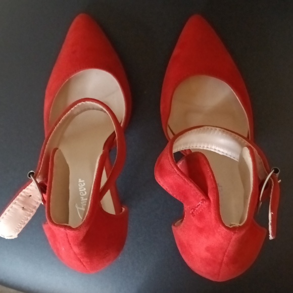 Forever size 7.5 Red pumps - Picture 6 of 7